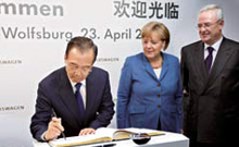 Prof. Dr. Martin Winterkorn, and representatives of Chinese partner SAIC Motor Corporation sign a contract to build a new plant in Urumqi in western China in the presence of Chinese premier Wen Jiabao and German Chancellor Dr. Angela Merkel (photo)